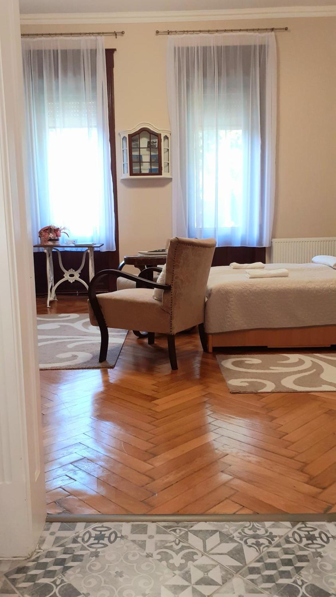 Ekszerdoboz Apartman Eger Apartment ภายนอก รูปภาพ